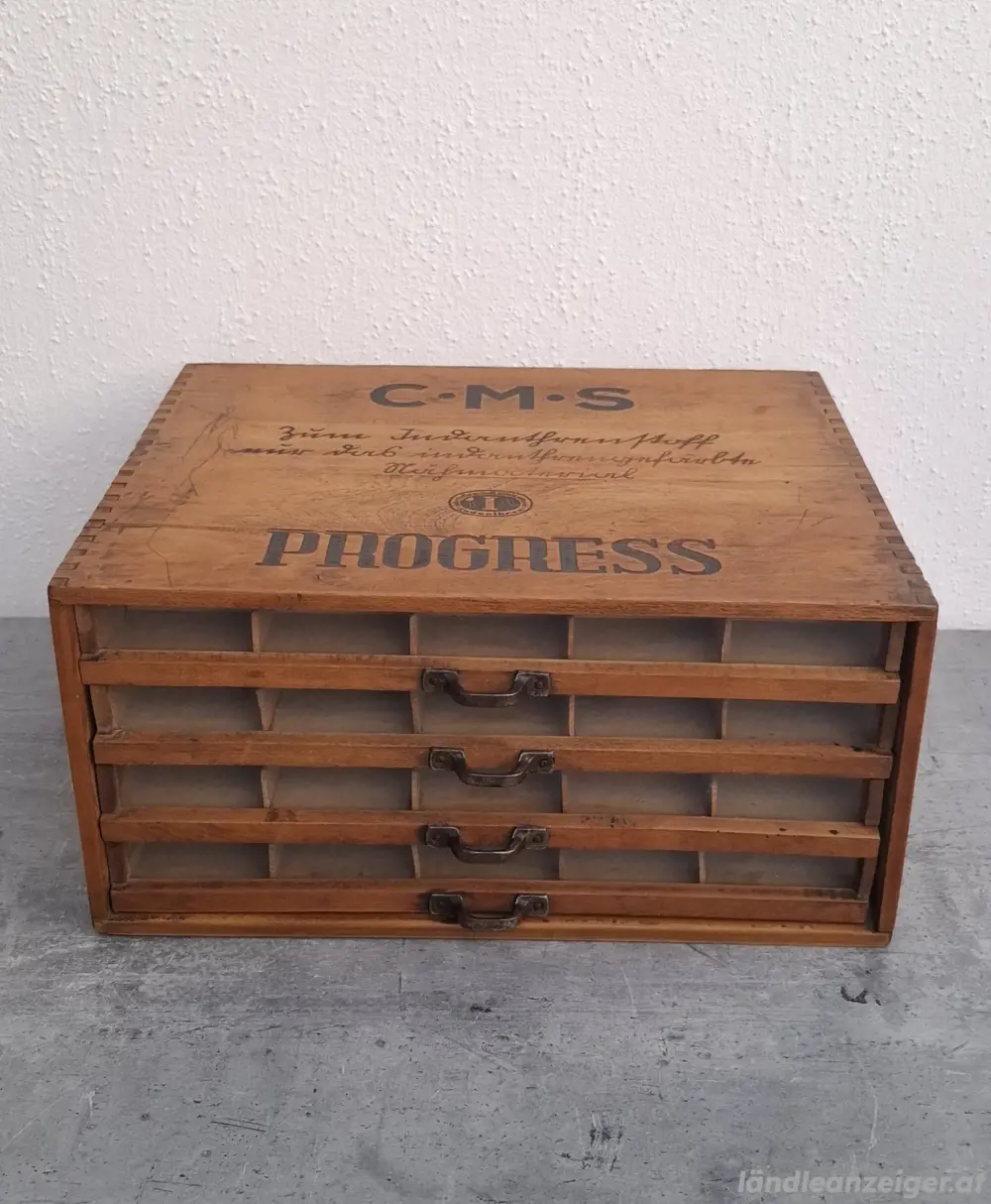 Antike Nähspulen Aufbewahrung 