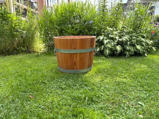 Holzeimer aus massivem Robinienholz