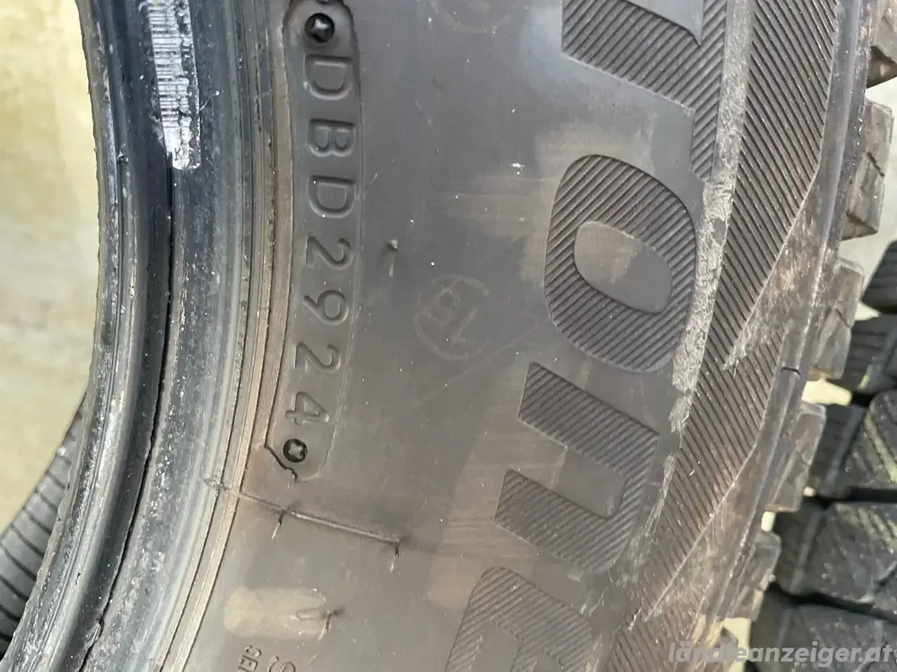 Bridgestone Winterreifen 195 80r15, neuwertig, Jimny Bridgestone Winterreifen 195 80r15, neuwertig, Jimny