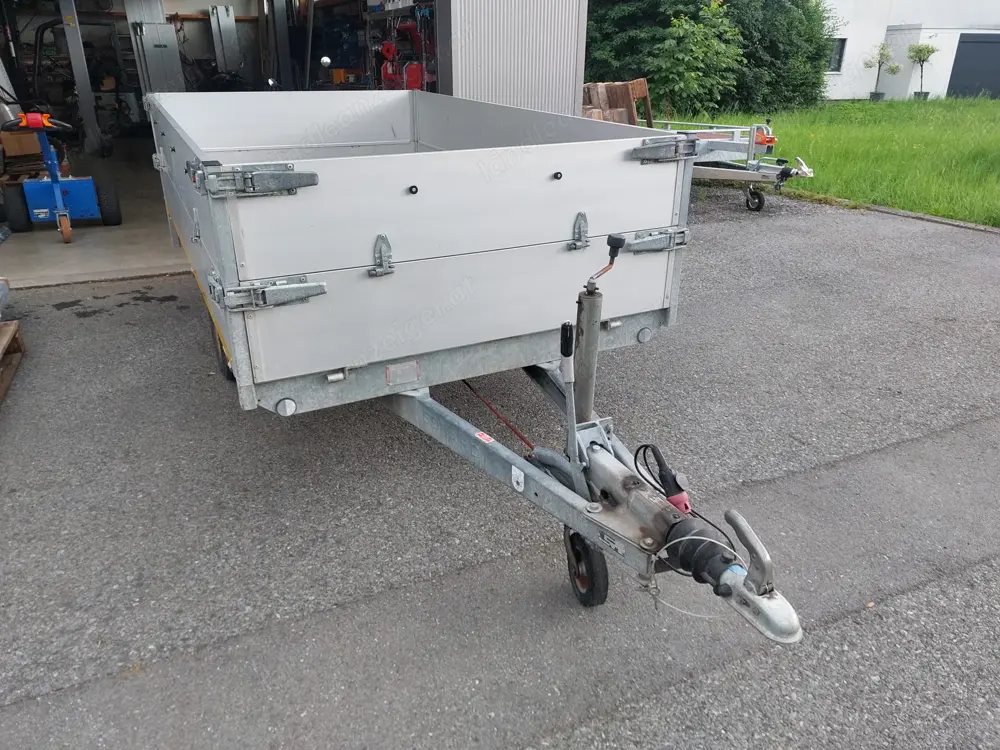 Anhänger 1350kg gebremst Anhänger 1350kg gebremst