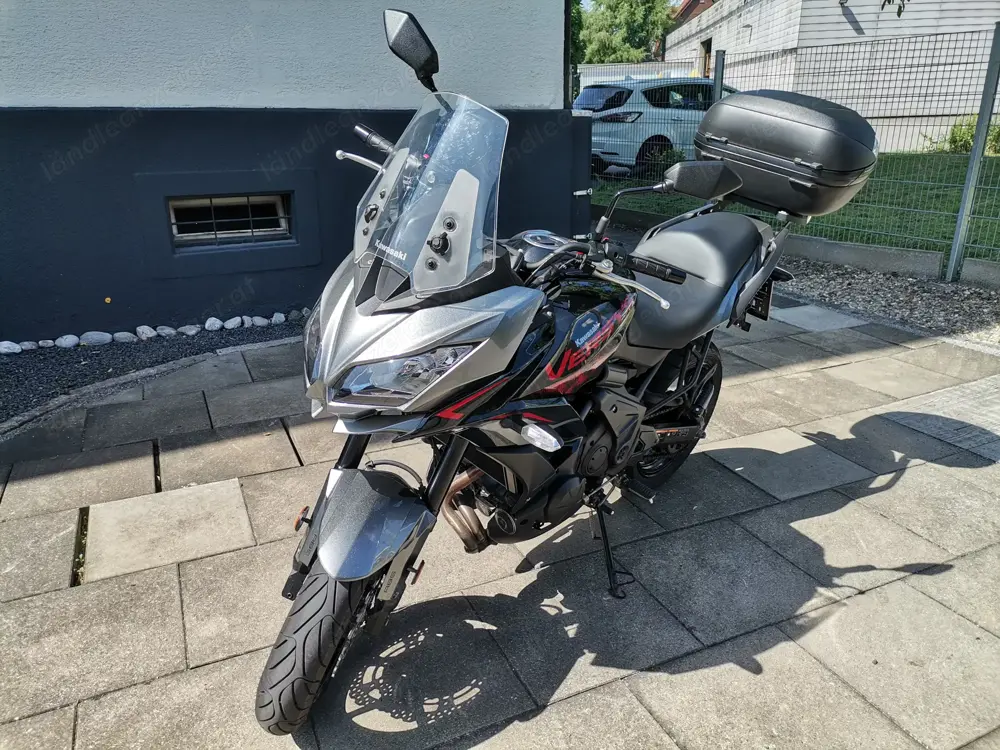 Verkaufe Kawasaki Versys 650 mit Top Case.