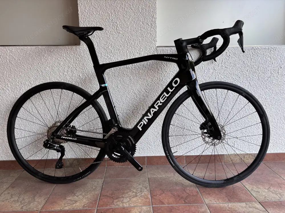 Neues ungefähreres Pinarello Nytro E5 Road 105 Di2 12v Racing 800 Wheels D300 Brilliant Black