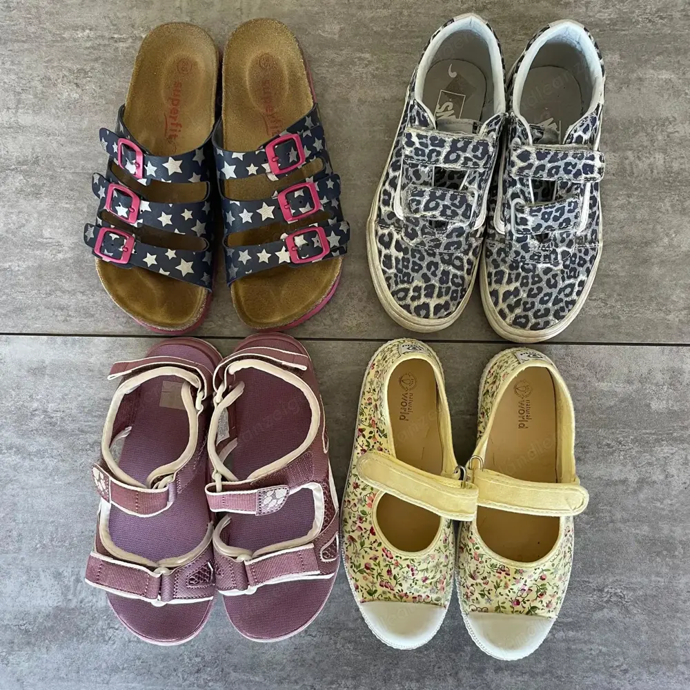 4 Paar Schuhe für Mädchen: Jack Woolfskin, Vans, SuperFit, Natural World Gr. 35 und 33