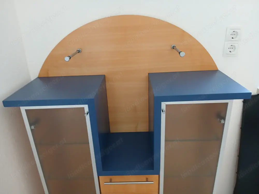 Schrank exclusiv Massivholz Handarbeit  neuwertig H 130cm, B 101cm, T 35cm (Neupreis 245,-) nur 50,-