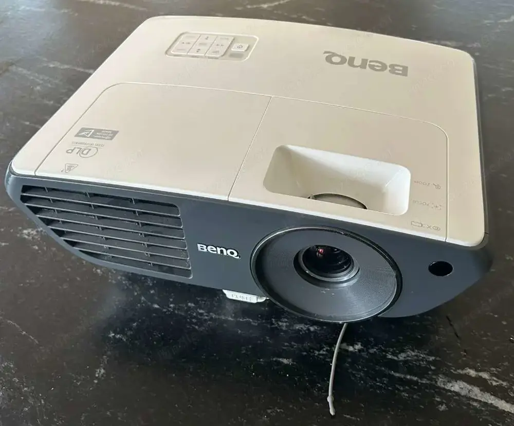 BenQ Beamer W700