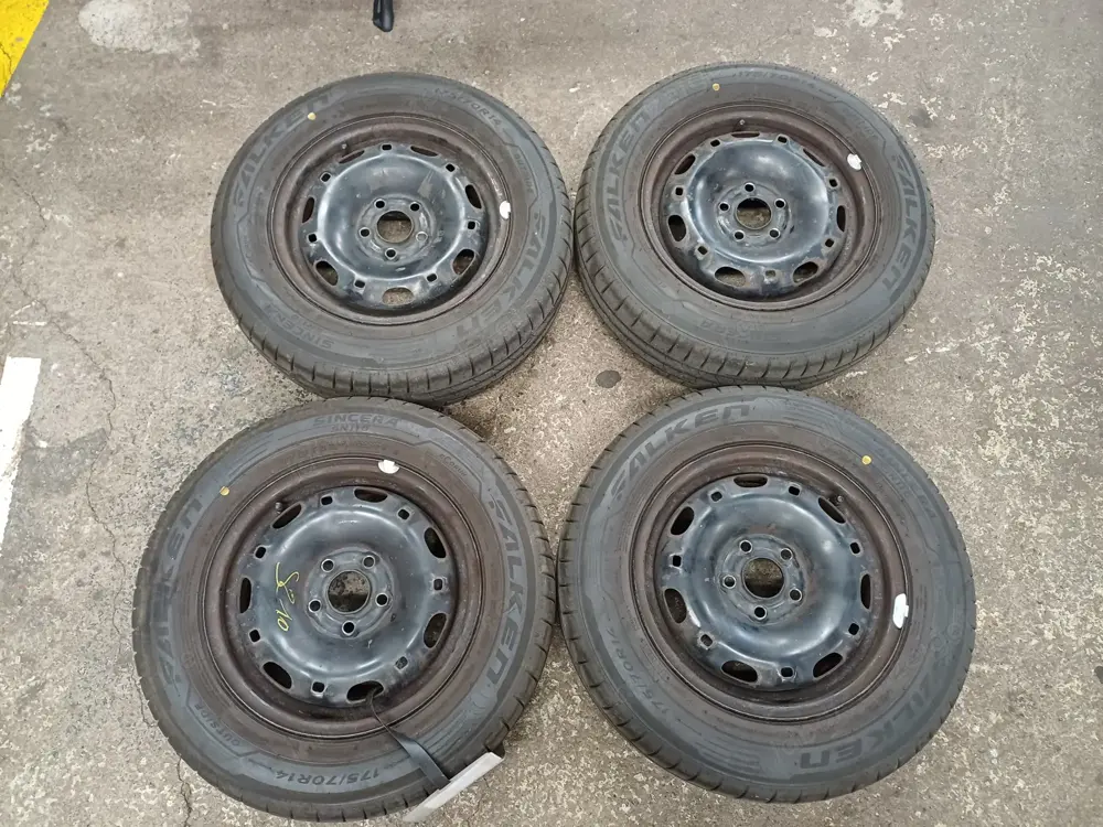 VW Polo Skoda Fabia Komplettsatz Sommer Stahlfelgen 14 Zoll