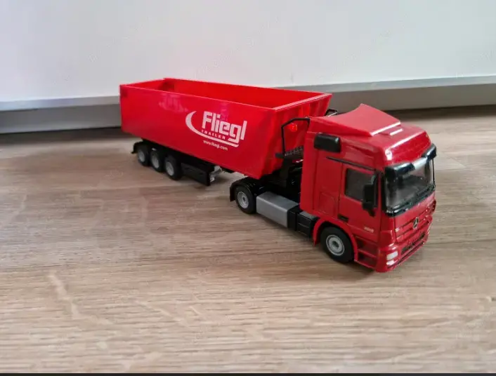 Siku Mercedes-Actros mit Muldenkipper "Fliegl" (3537)