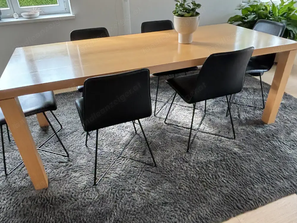 Esszimmertisch furniert