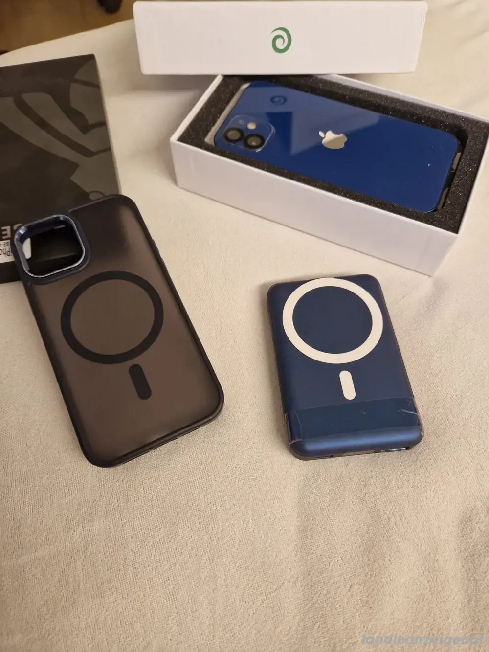 iPhone 12   Top Zustand inkl. Zubehör (Hülle, Powerbank, Panzergläser)