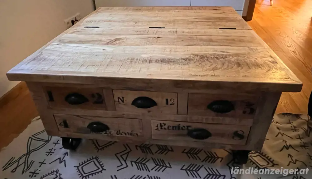 Couchtisch in Vollholz rustikal