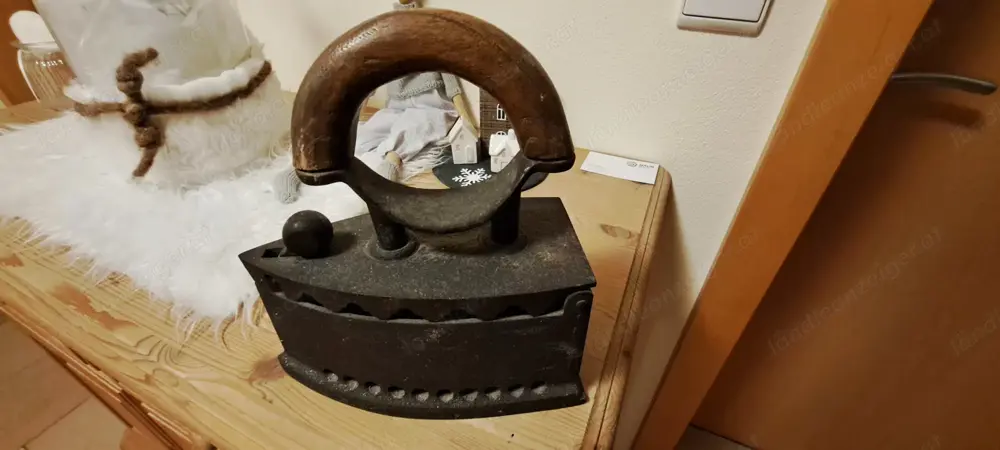 Bügeleisen mit Holzgriff alt 1891
