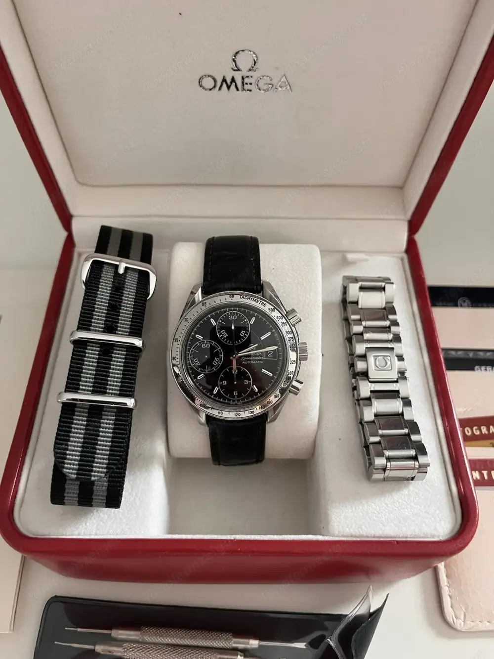 OMEGA Speedmaster schwarzes Zifferblatt Herrenuhr 