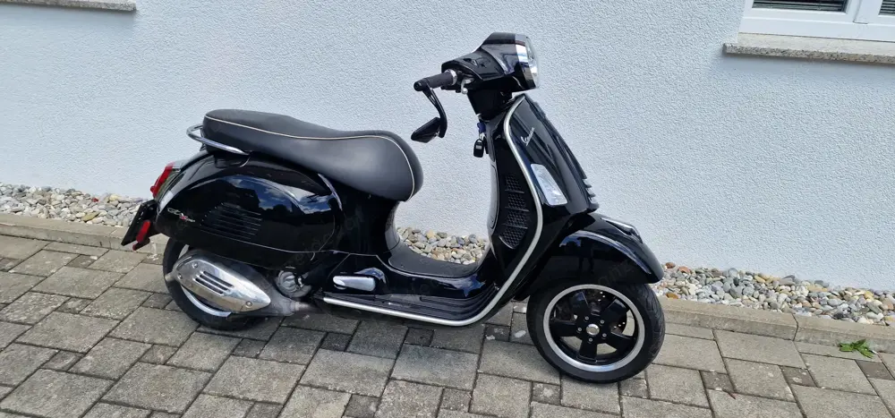 Vespa GTS 300 ABS Erstzulassung 18.05.2020 