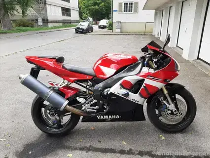 Yamaha R1 YZF 