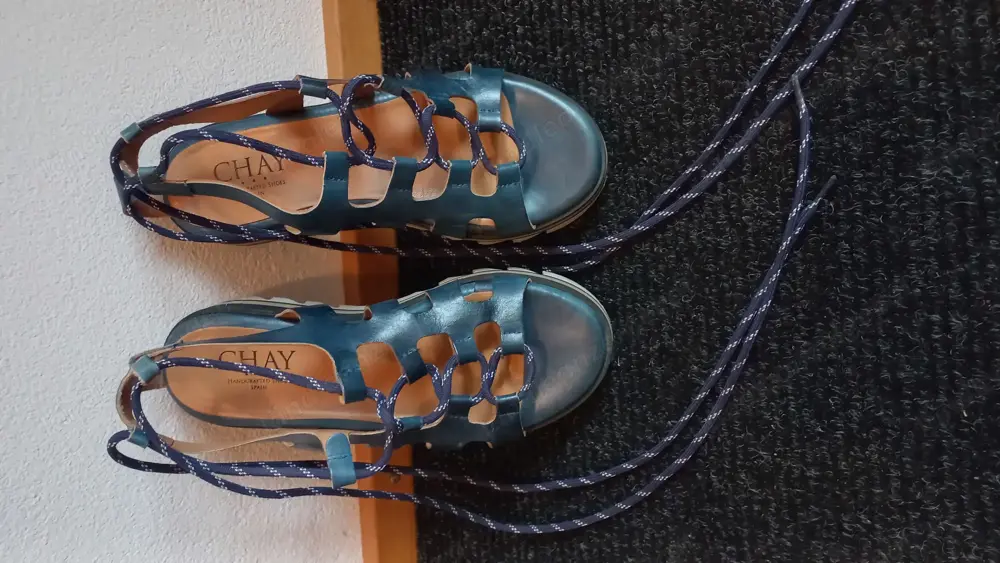 Coole Sandalen, Gr. 38, blau mit Schnürung