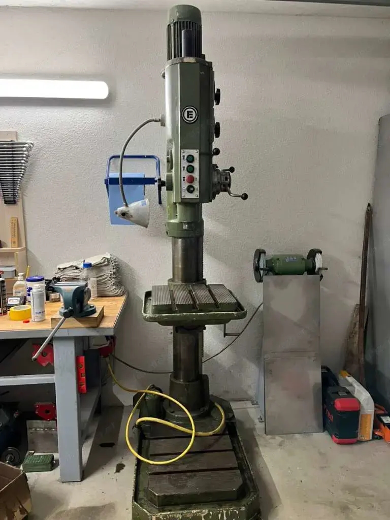 Säulenbohrmaschine der Type PK031