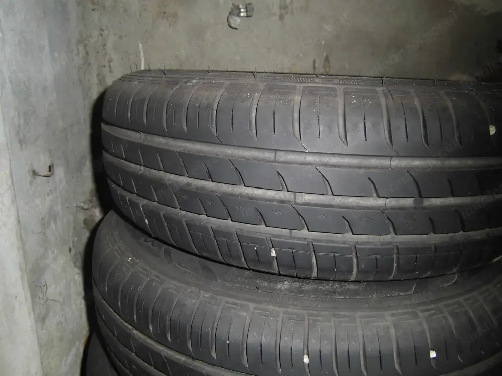 (verkauft) Sommer-Reifen-Satz auf 4 Loch-Felge für Honda