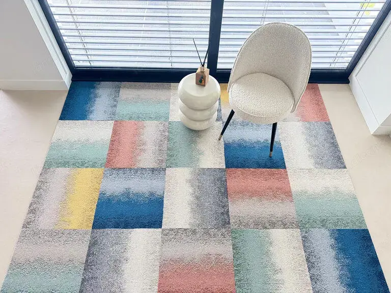 Fröhlich bunter Teppichfliesen-Mix Jetzt zum Top-Preis!