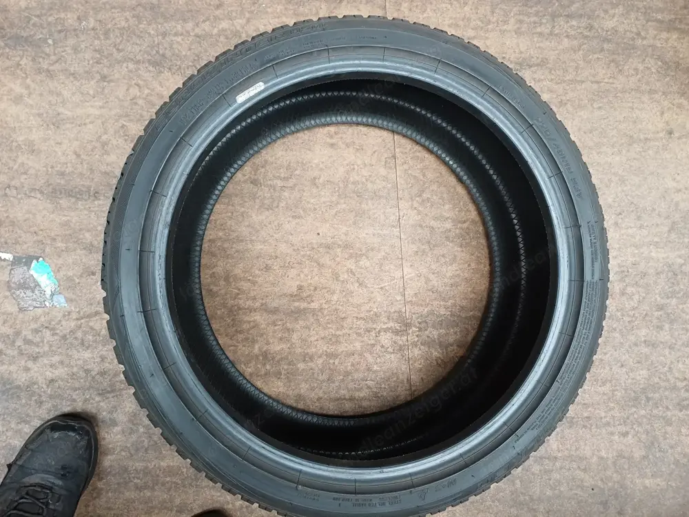 2x Falken Winter 225 40-r19 93V Eurowinter HS01 7,5mm Dot 3918