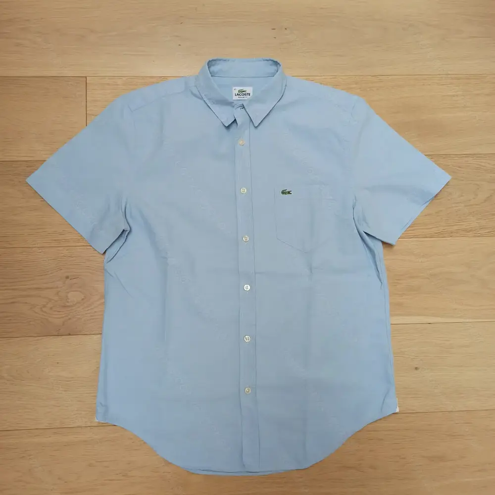 Neuwertiges Lacoste Hemd Größe M   nur 2x getragen