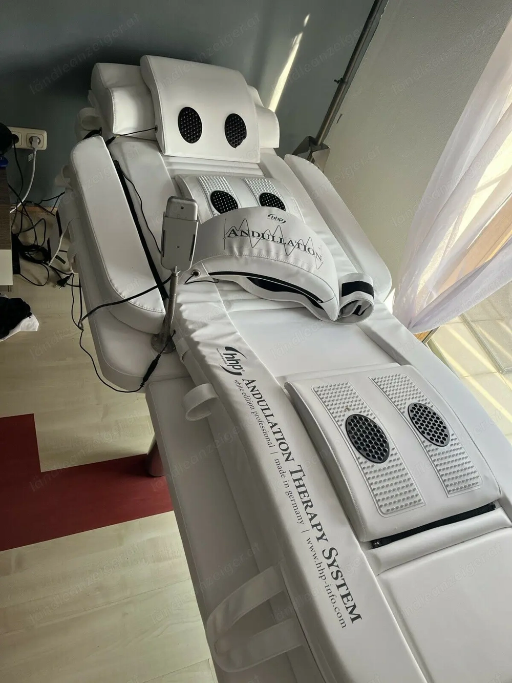 HHP Massageliege mit stabilen Untergestell white Edition