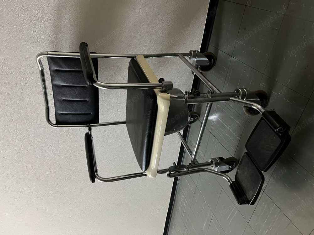 Sanitärstuhl Sanitärstuhl