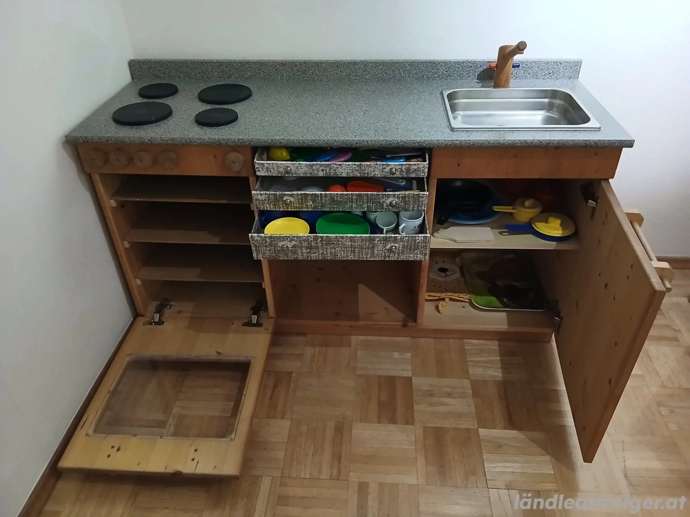 Kinderküche aus Holz