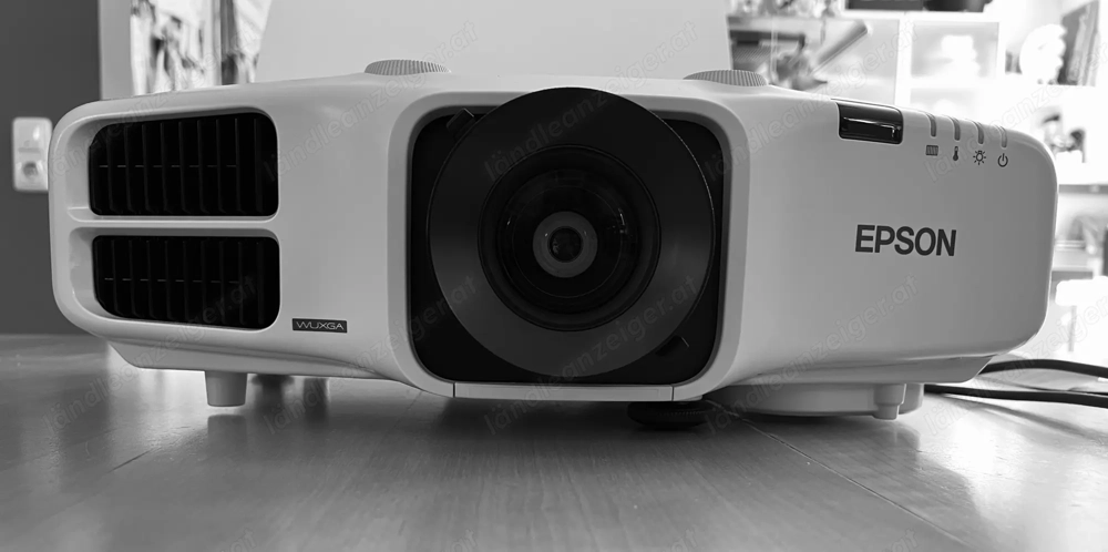 Beamer Epson EB 4950 WU