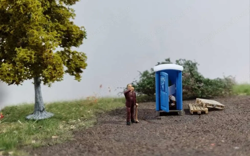 H0 Dixiklo   Baustellenklo mit beweglicher oder bewegter Türe