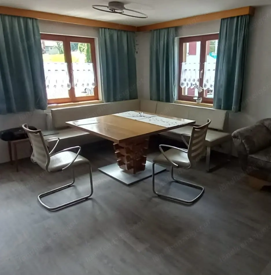 Designer Essgruppe mit Stühlen, Tisch und Eckbank