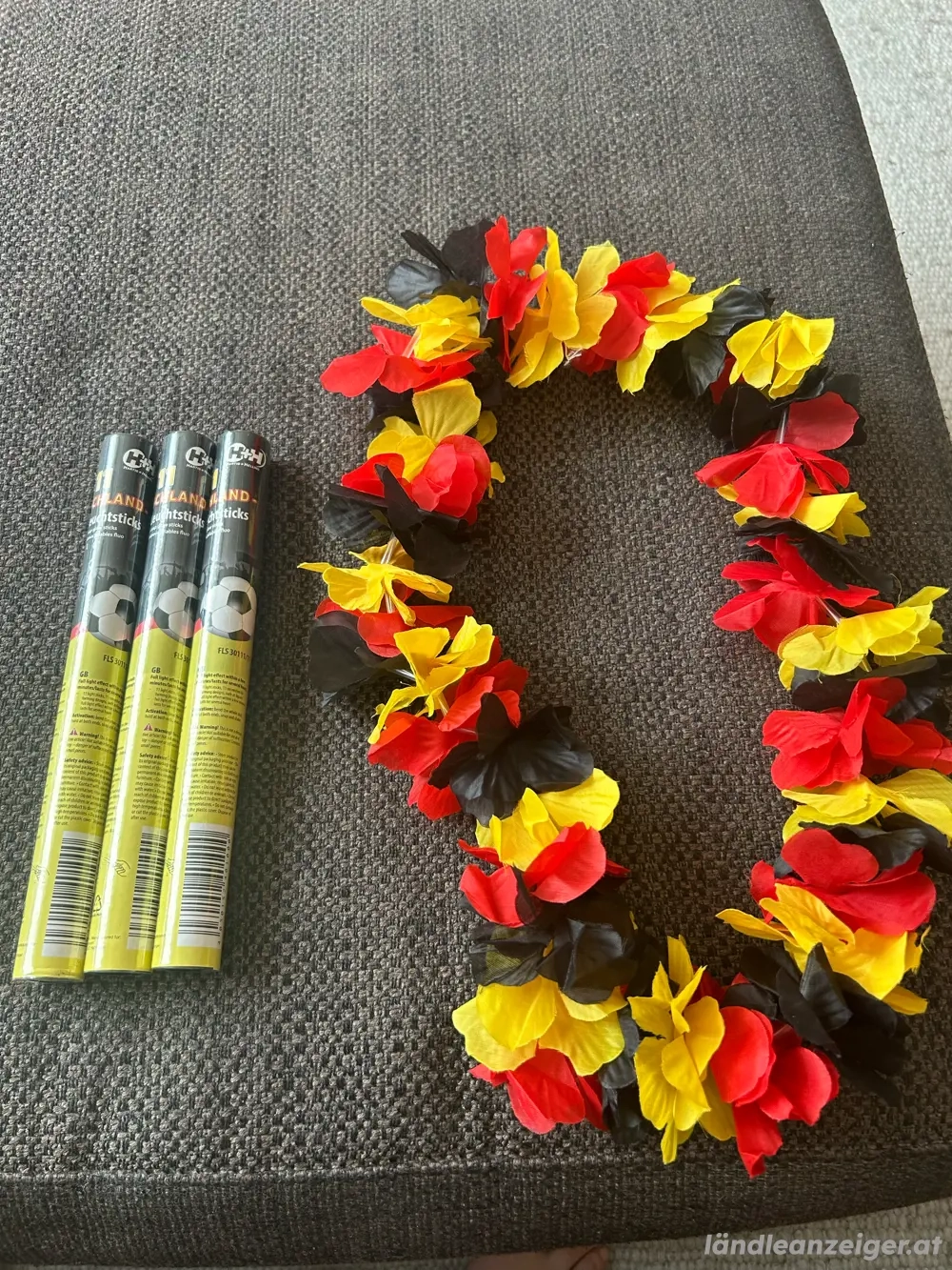 Für Deutschlandfans: 33 Knick-Leuchtsticks + Kette