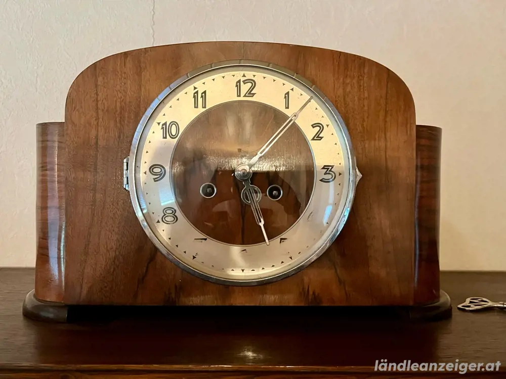 Kaminuhr mit schönem Gong