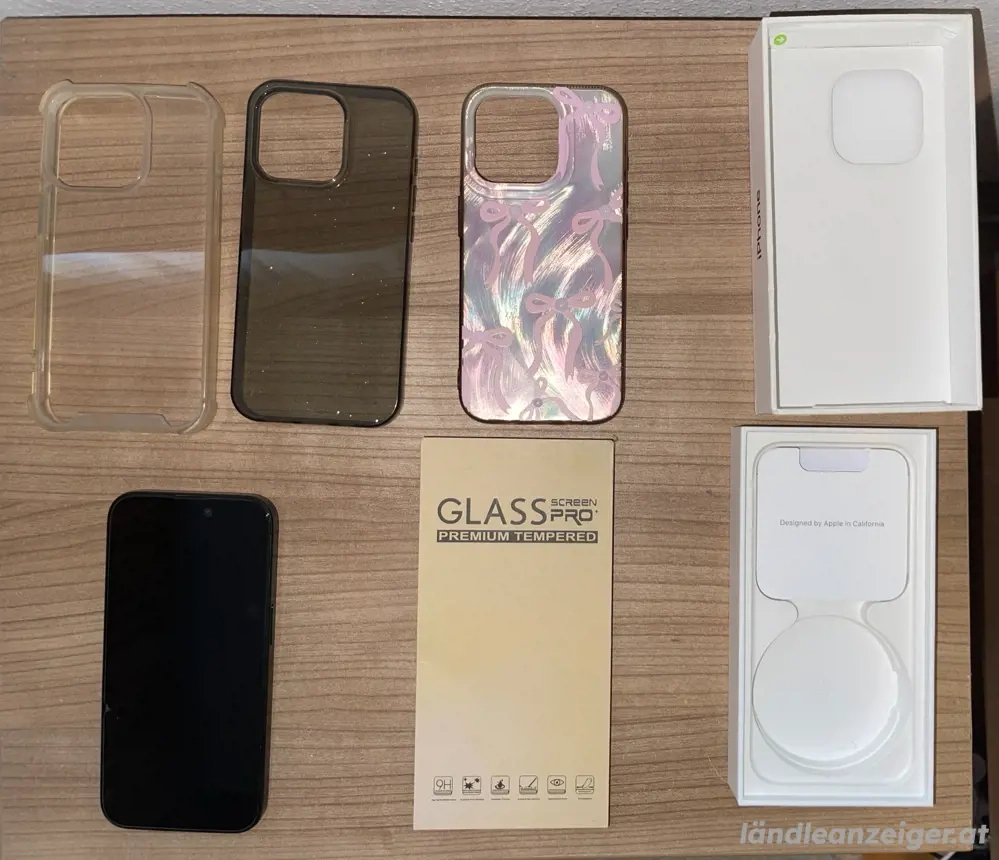   iPhone 15 Pro 256GB mit Zubehör