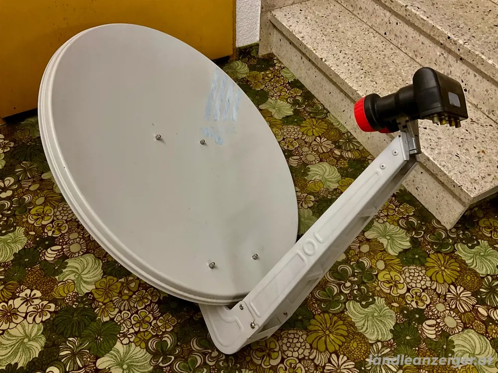 Großer SAT Spiegel mit 2 LNB 80 cm Durchmesser