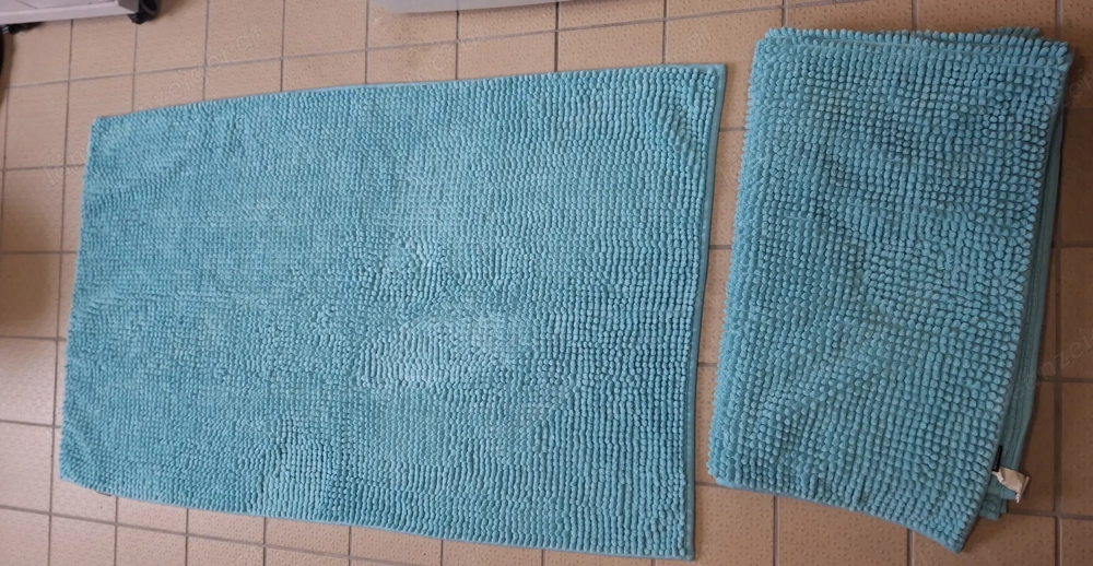 2 grosse  Badeteppiche 