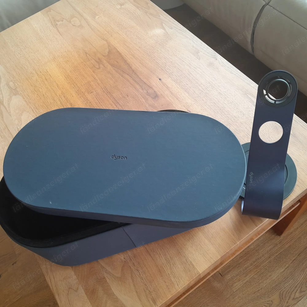 Föhnbox und Ständer von Dyson