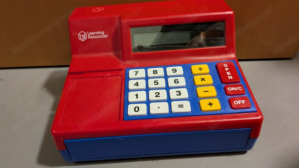 Learning Resources Spielzeugkasse mit echtem Rechner und Sound