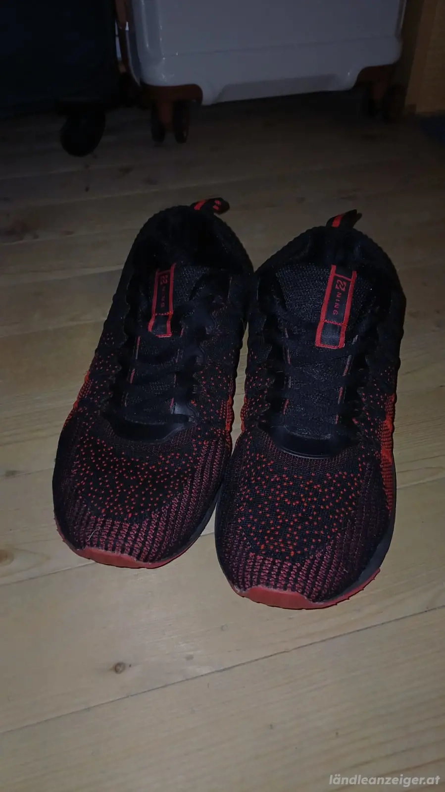 Freizeitschuh schwarz rot Gr. 43