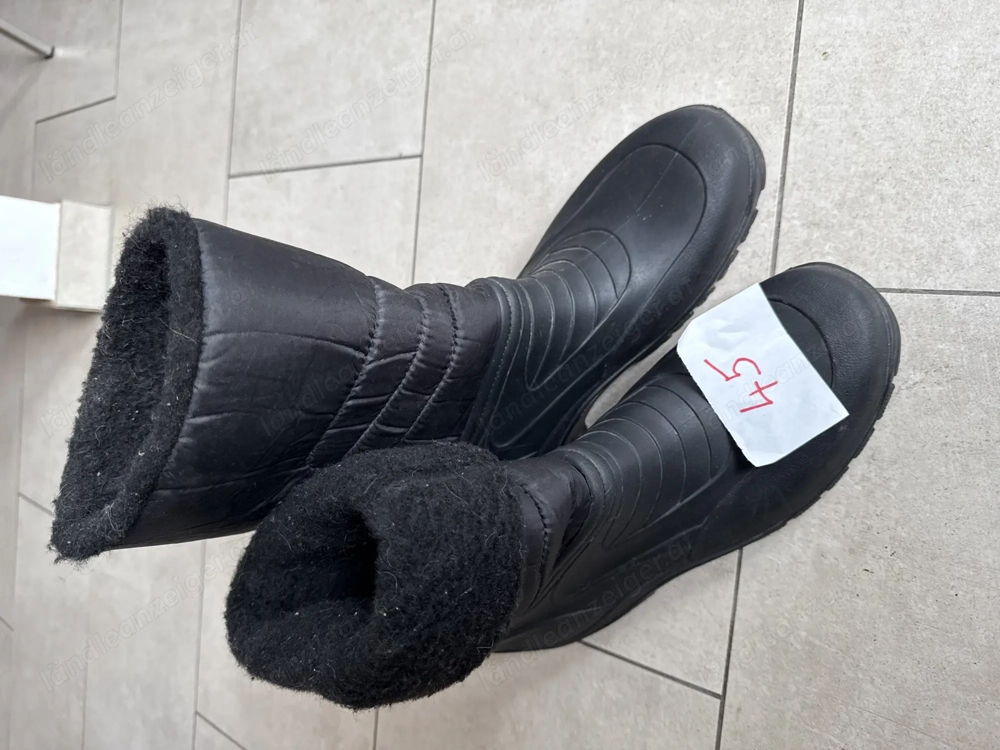 Gummistiefel. 