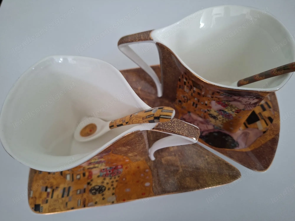 Deseignertassen aus feinen Porzellan mit Löffeln