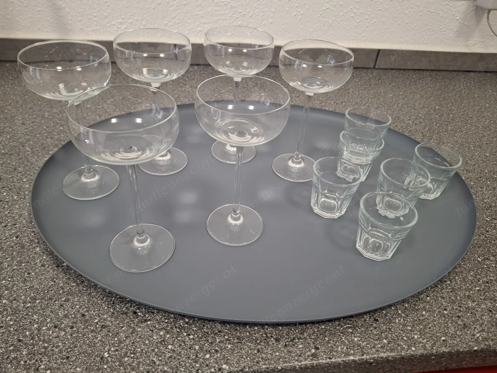 Likörschalen und Schnapsgläser