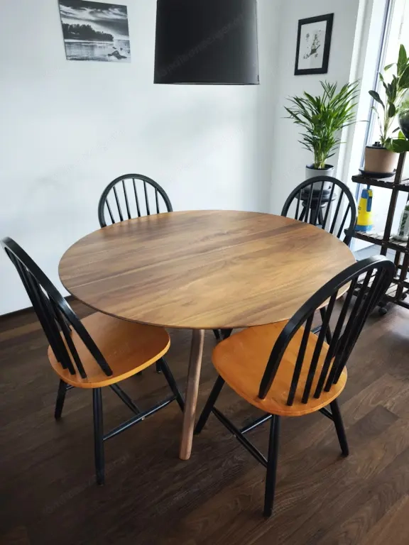 Esstisch mit 4 Stühlen
