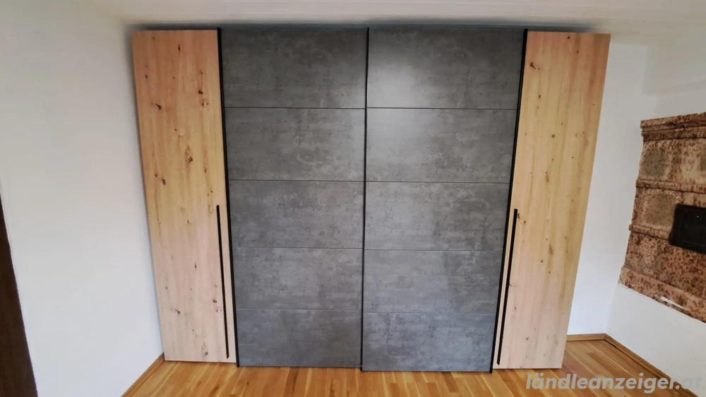 Schwebetürenschrank