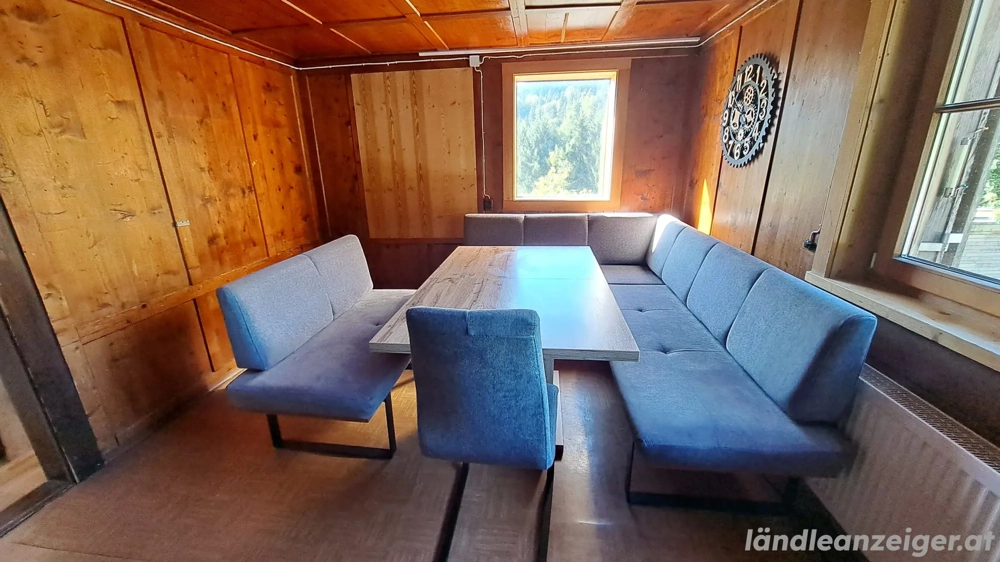 Sitzgruppe + ausziehbarer Esstisch