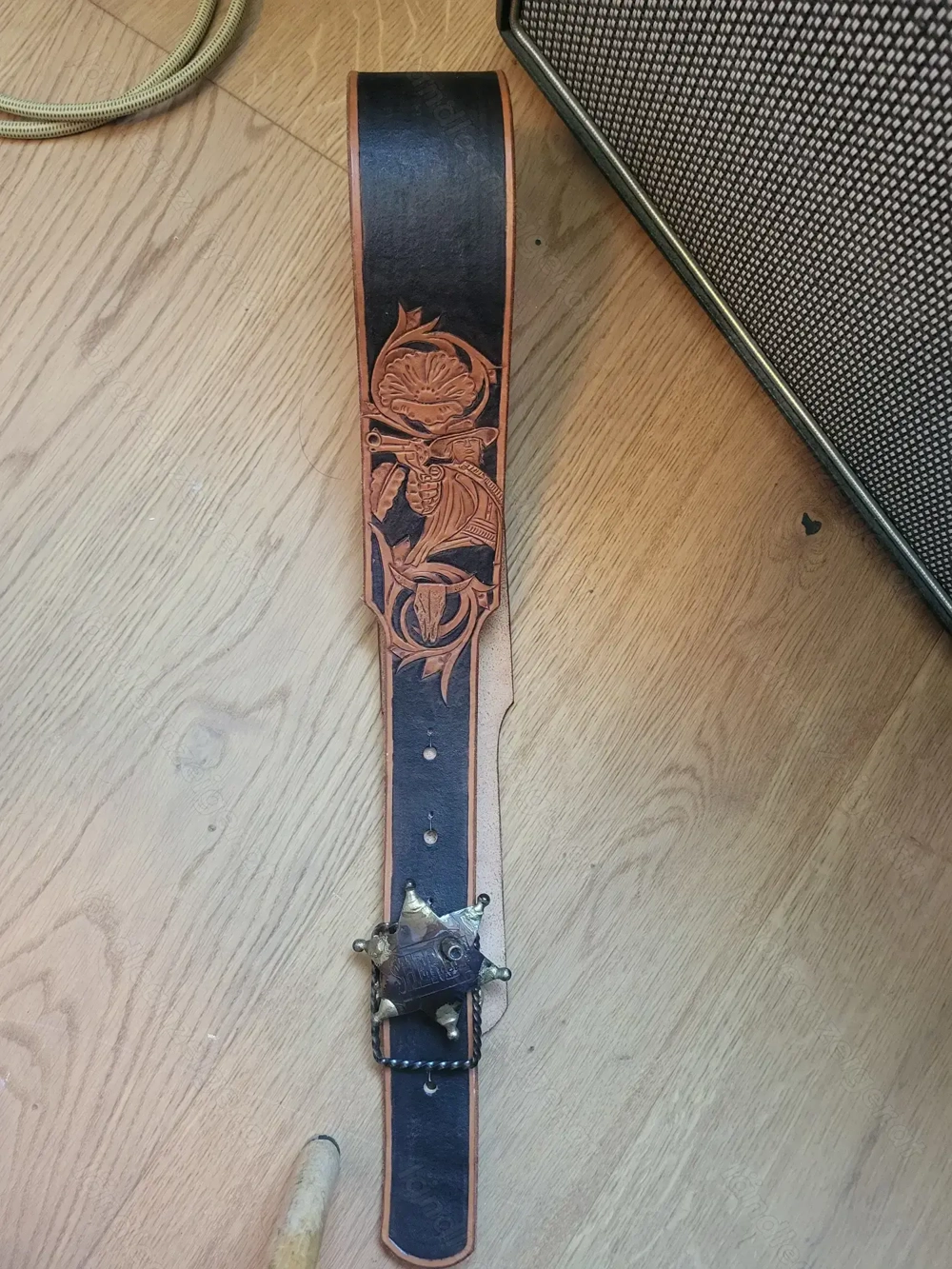 Gitarrengurt aus Leder samt Motiv