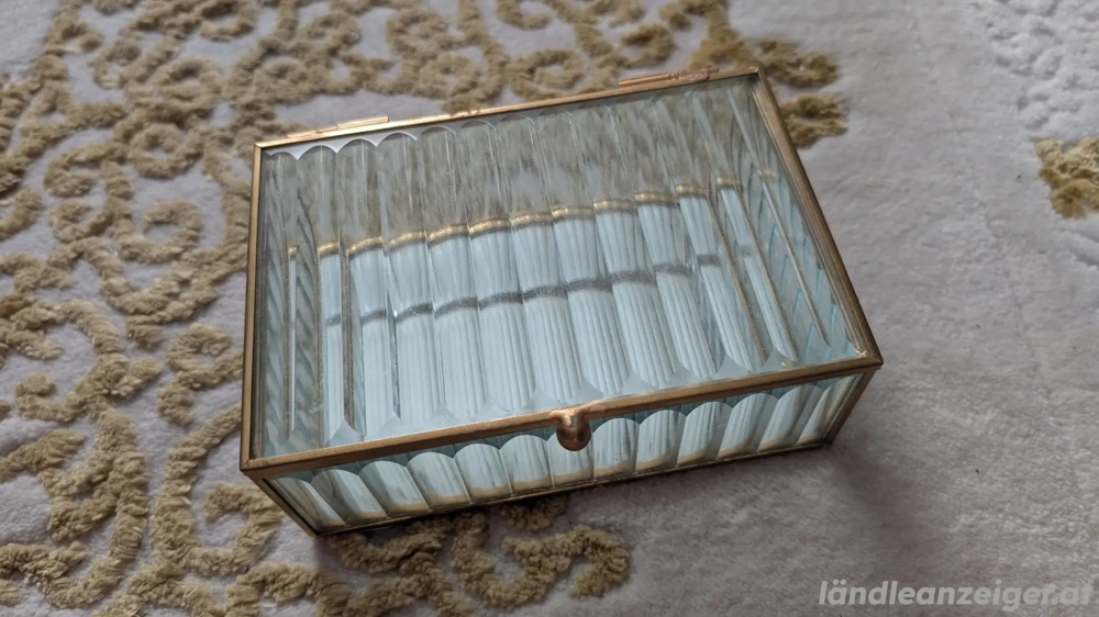 gläserne Schmuckaufbewahrung 