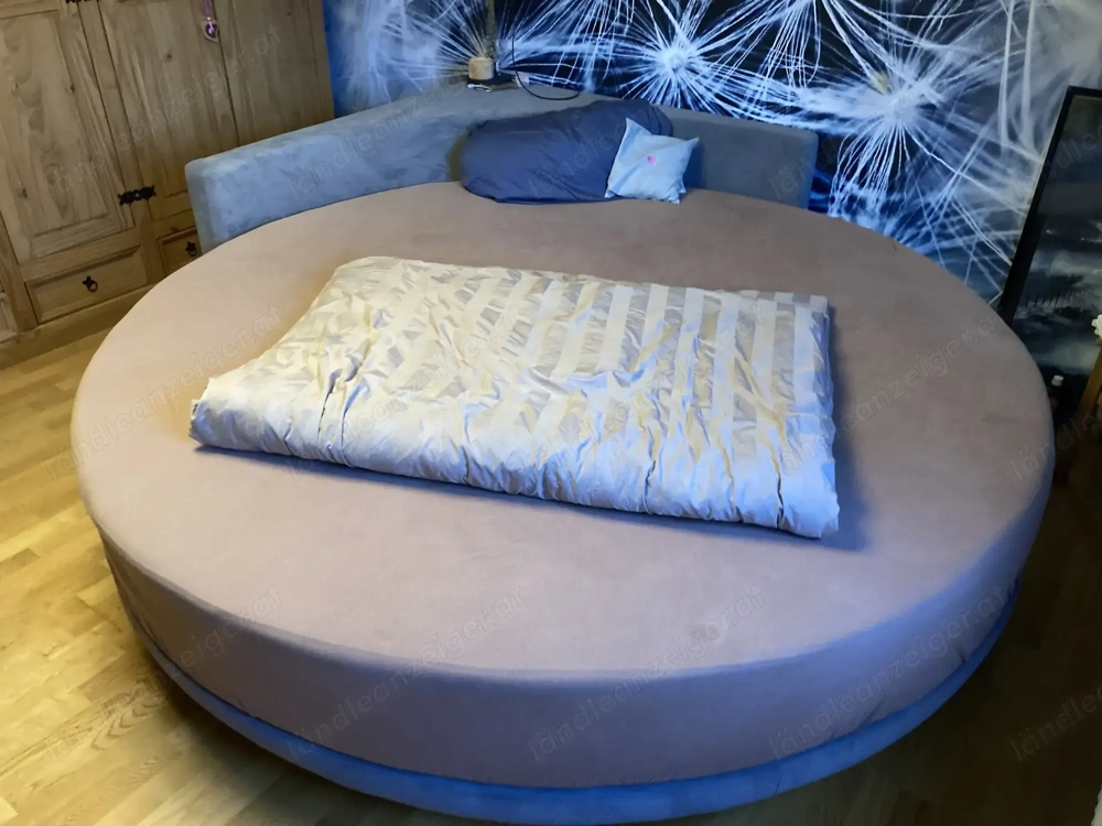 Rundes Bett mit Eckteil