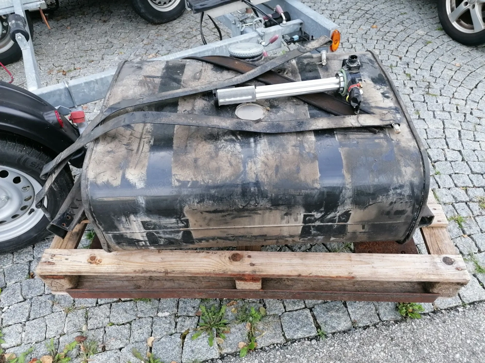 Diesel oder Benzin  Tank 120L mit Anbauteilen und Geber.
