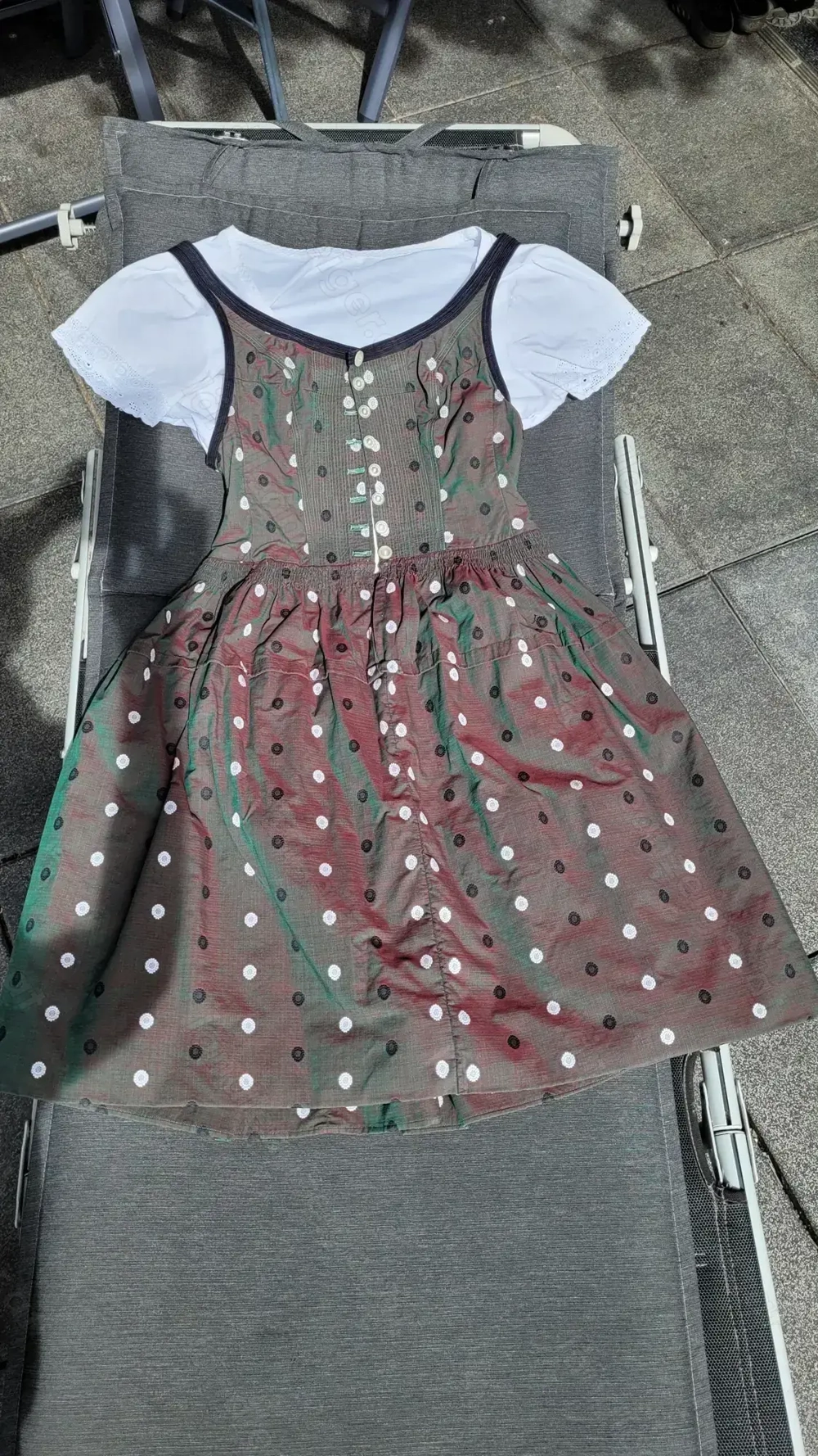  Dirndl mit 2 Blusen und Schürze von Anna Gmeinder aus Dornbirn, Größe 36-38