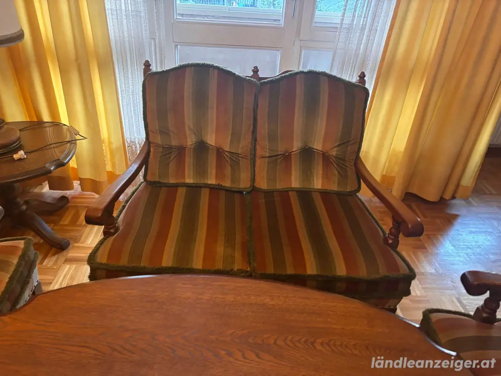 Holzmöbel aus dem jahre 1970